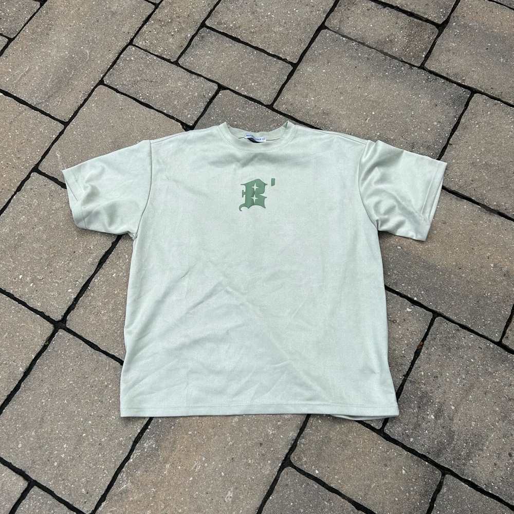 Aelfric Eden Light Gray Tee with Green Graphic